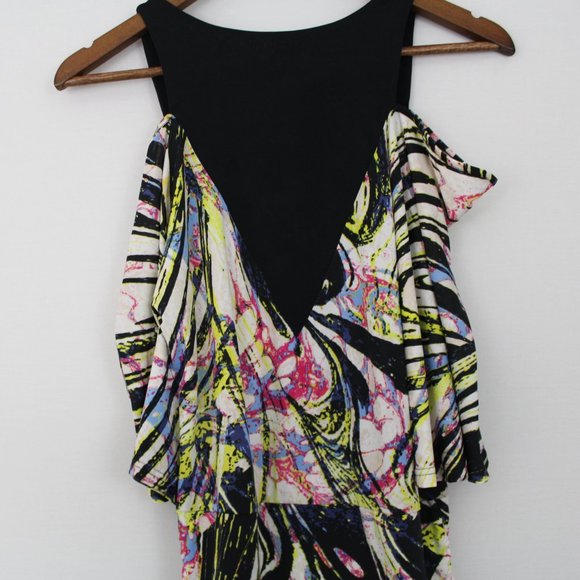 ⬇️$15 Bebe Black & White Cold Shoulder V-Neck Top - Picture 10 of 16